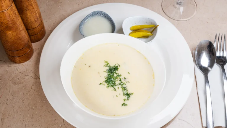 Storceag – sturion, smântână, ouă, cartofi. Preparat servit la Restaurant Intim din Focșani